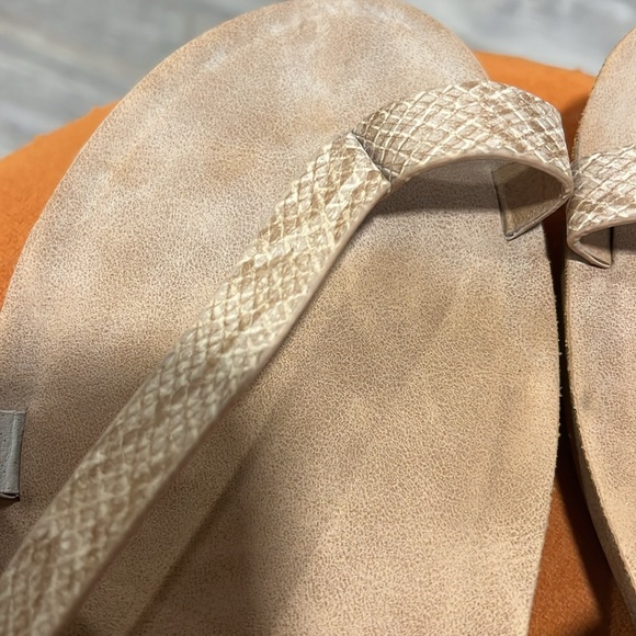 Mukluks Strapy Sandals - Picture 7 of 11